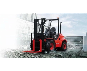 2.5-3.5噸越野叉車(chē)（四驅(qū)叉車(chē)）